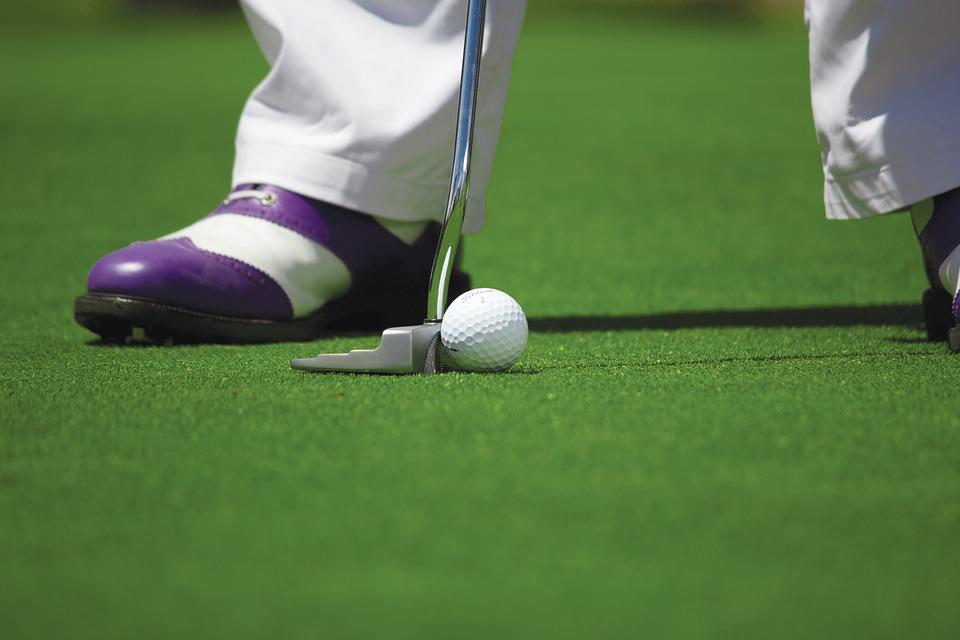 Golf je klidný sport.