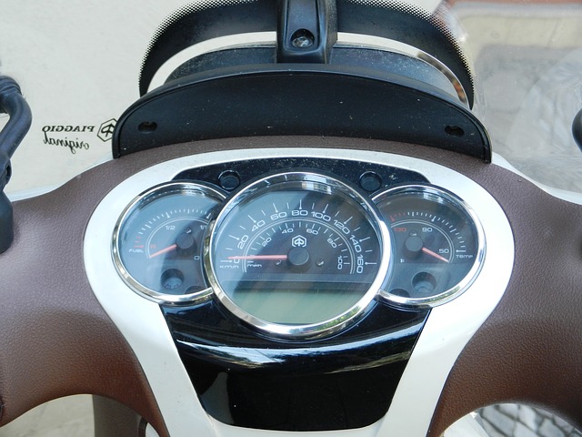 ukazatelé na motorce
