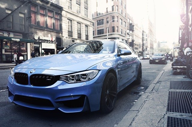 Modré BMW